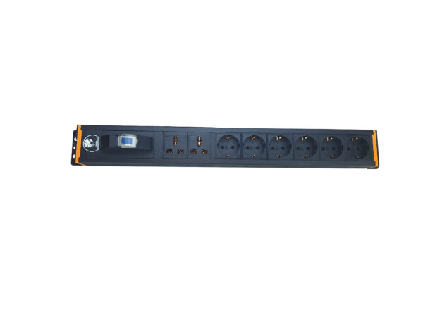 DDS / DNC-PDU8C / PDU 8 Outlet with circuit breaker